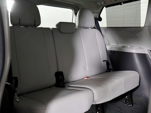 Used 2018 Toyota Sienna Limited image 55