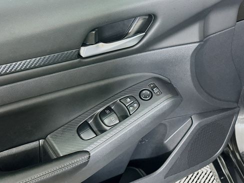 Used 2025 Nissan Altima 2.5 SV image 15