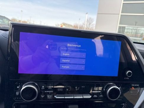 Used 2025 Toyota Highlander Platinum image 15