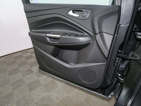 Used 2019 Ford Escape Titanium image 34