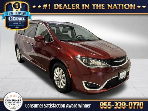 Used 2018 Chrysler Pacifica Touring-L FWD image 1