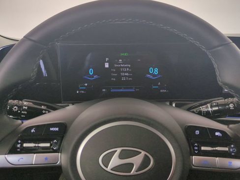 Certified 2025 Hyundai Elantra Limited FWD image 34