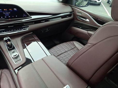 Certified 2022 Cadillac Escalade Premium Luxury Platinum w/ Heavy-Duty Trailer Package AWD/4WD image 20