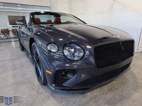 Used 2022 Bentley Continental GT V8 image 9