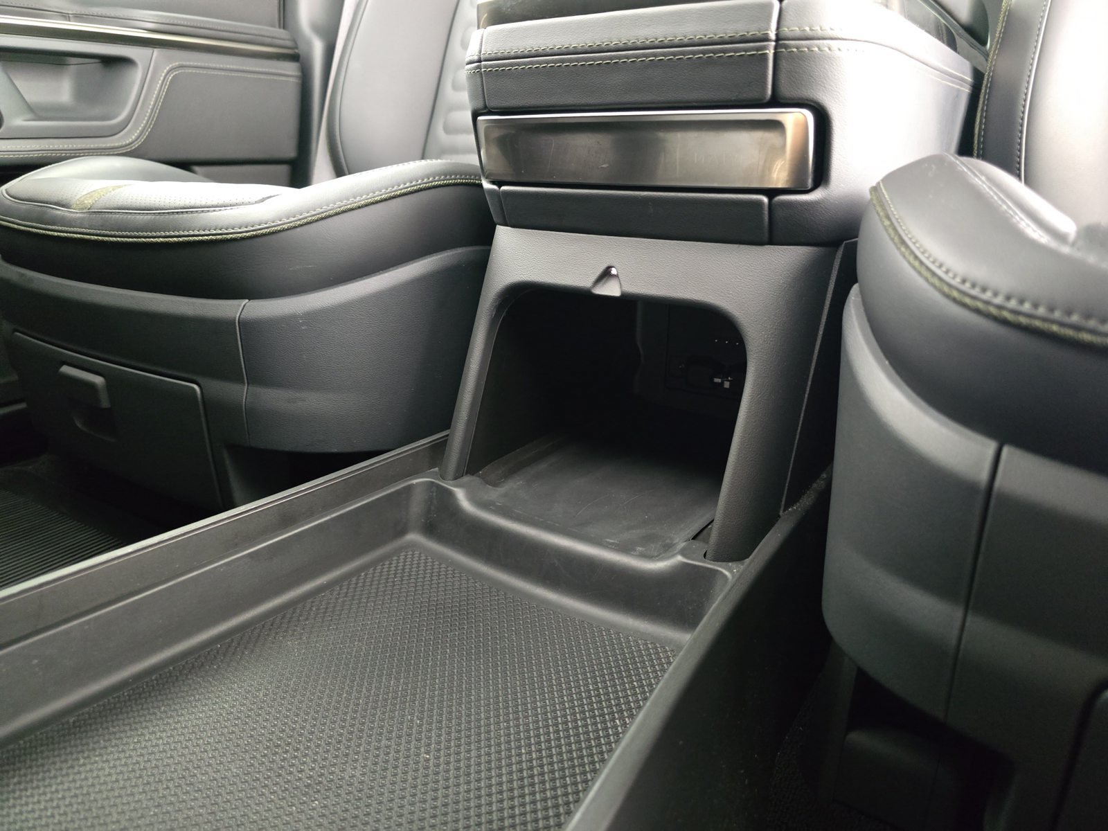 Used 2022 Rivian R1S Launch Edition Quad AWD/4WD image 32