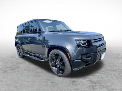 Used 2025 Land Rover Defender 110 V8 AWD/4WD image 3