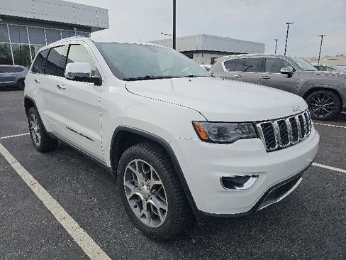 Used 2022 Jeep Grand Cherokee Limited w/ Tech Group AWD/4WD image 2