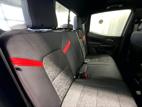 Used 2024 Chevrolet Colorado Z71 w/ Z71 Convenience Package 2 image 16