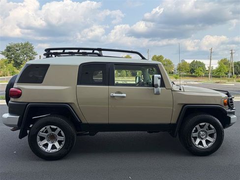 Used 2014 Toyota FJ Cruiser 4WD w/ Convenience Package image 18