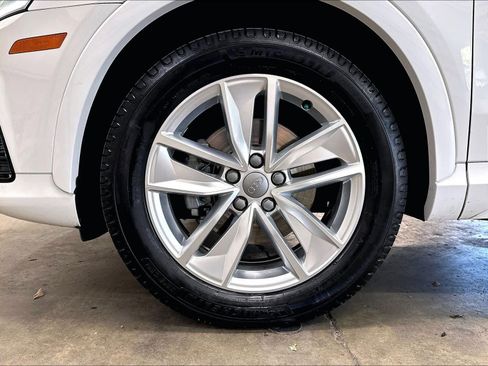 Used 2018 Audi Q3 2.0T Premium Plus w/ Premium Plus Package FWD image 37
