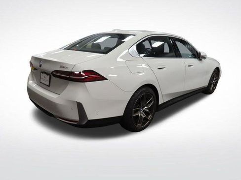 Used 2026 BMW 530i RWD image 5