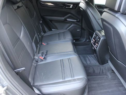 Used 2019 Porsche Cayenne S AWD/4WD image 19