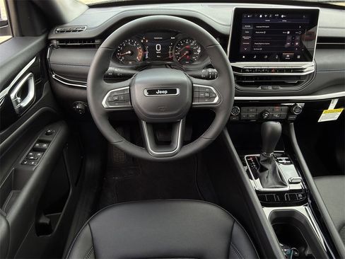 New 2026 Jeep Compass Latitude image 11