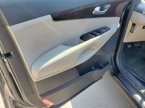 Used 2018 Kia Sorento FWD image 16