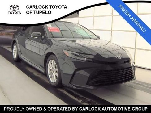 Used 2025 Toyota Camry LE FWD image 3