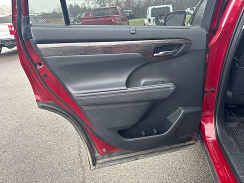Used 2020 Toyota Highlander Limited image 13