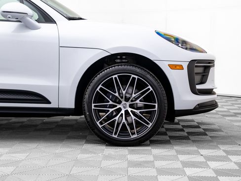 Used 2026 Porsche Macan AWD/4WD image 37