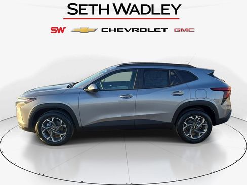 New 2026 Chevrolet Trax LT w/ LT Convenience Package FWD image 4