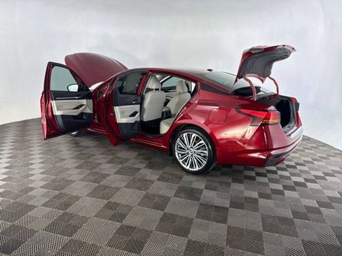 Certified 2023 Nissan Altima 2.5 SL FWD image 14