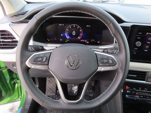 New 2026 Volkswagen Taos SE AWD/4WD image 4