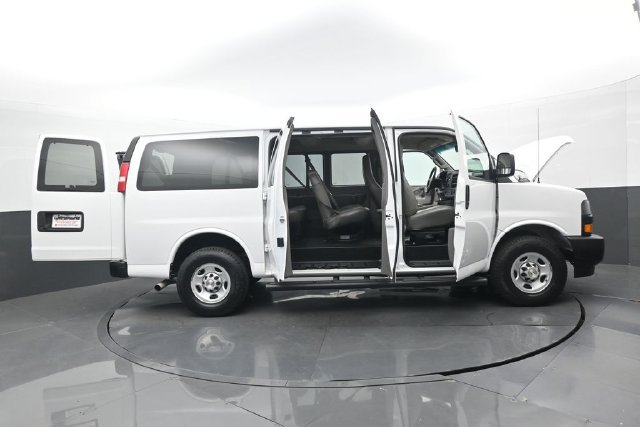 Used 2022 Chevrolet Express 2500 LS w/ Driver Convenience Package RWD image 27