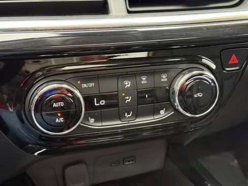 Used 2025 Chevrolet Trax ACTIV w/ Sunroof Package FWD image 25