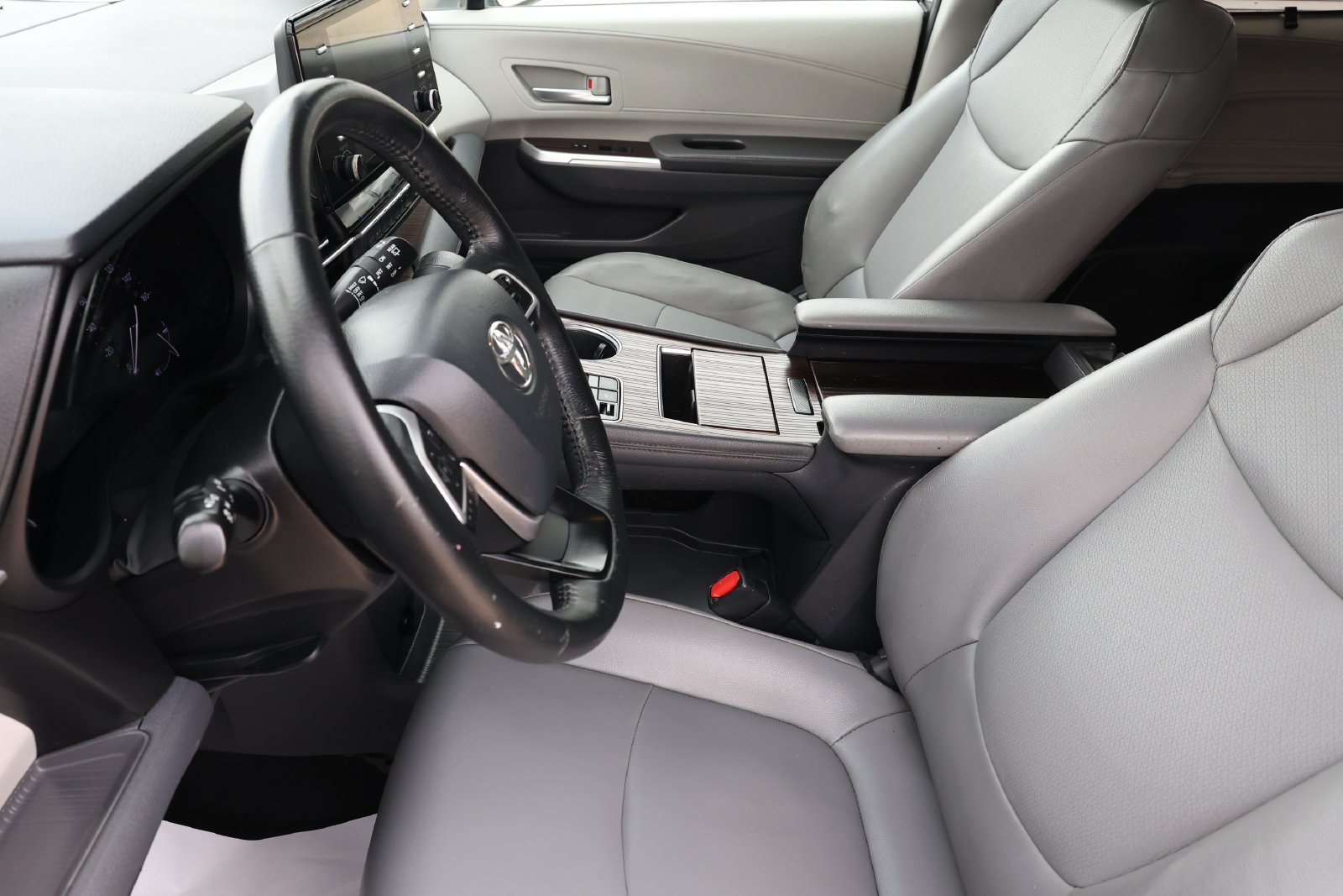 Used 2021 Toyota Sienna XLE FWD image 15