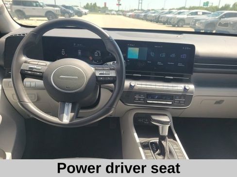 Used 2025 Hyundai Kona SEL FWD image 4