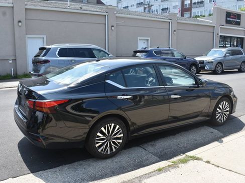 Used 2025 Nissan Altima 2.5 SV FWD image 5