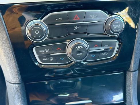 Used 2023 Chrysler 300 Touring w/ Sport Appearance Package image 23