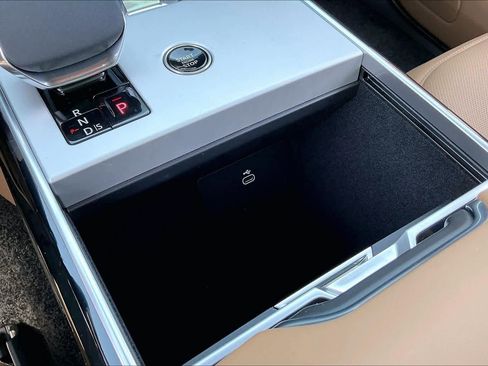 New 2025 Land Rover Range Rover Long Wheelbase SE image 23