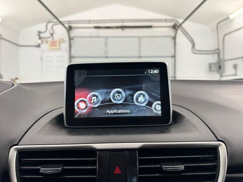 Used 2016 MAZDA MAZDA3 i Touring FWD image 29