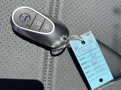 Used 2025 Mercedes-Benz GLC 350e 4MATIC image 38