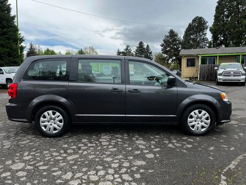 Used 2019 Dodge Grand Caravan FWD image 2
