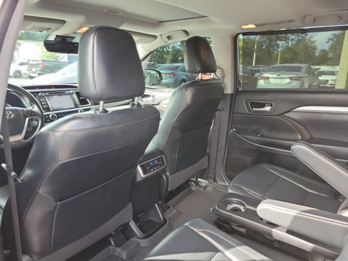 Used 2018 Toyota Highlander XLE FWD image 28