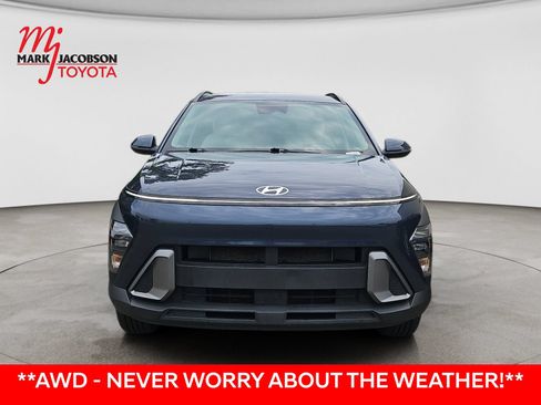 Used 2024 Hyundai Kona SEL AWD/4WD image 3