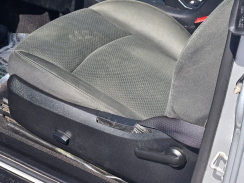 Used 2011 Chrysler 200 Touring FWD image 16