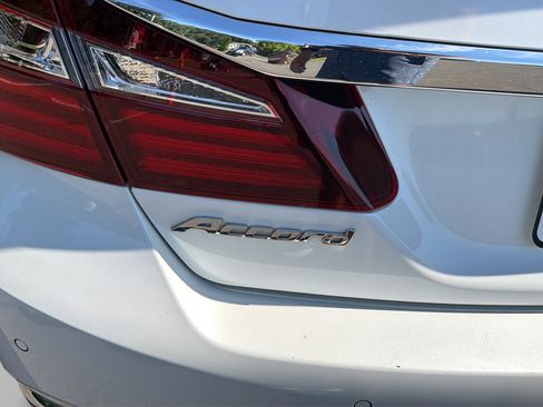 Used 2017 Honda Accord Touring image 40