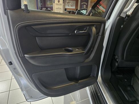 Used 2015 Chevrolet Traverse LT w/ Style and Technology Package FWD image 10