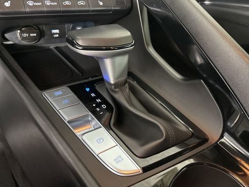 Used 2025 Hyundai Elantra Limited FWD image 18