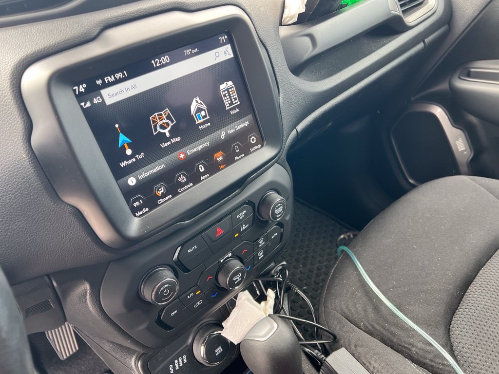 Used 2023 Jeep Renegade Latitude w/ Premium Group AWD/4WD image 7