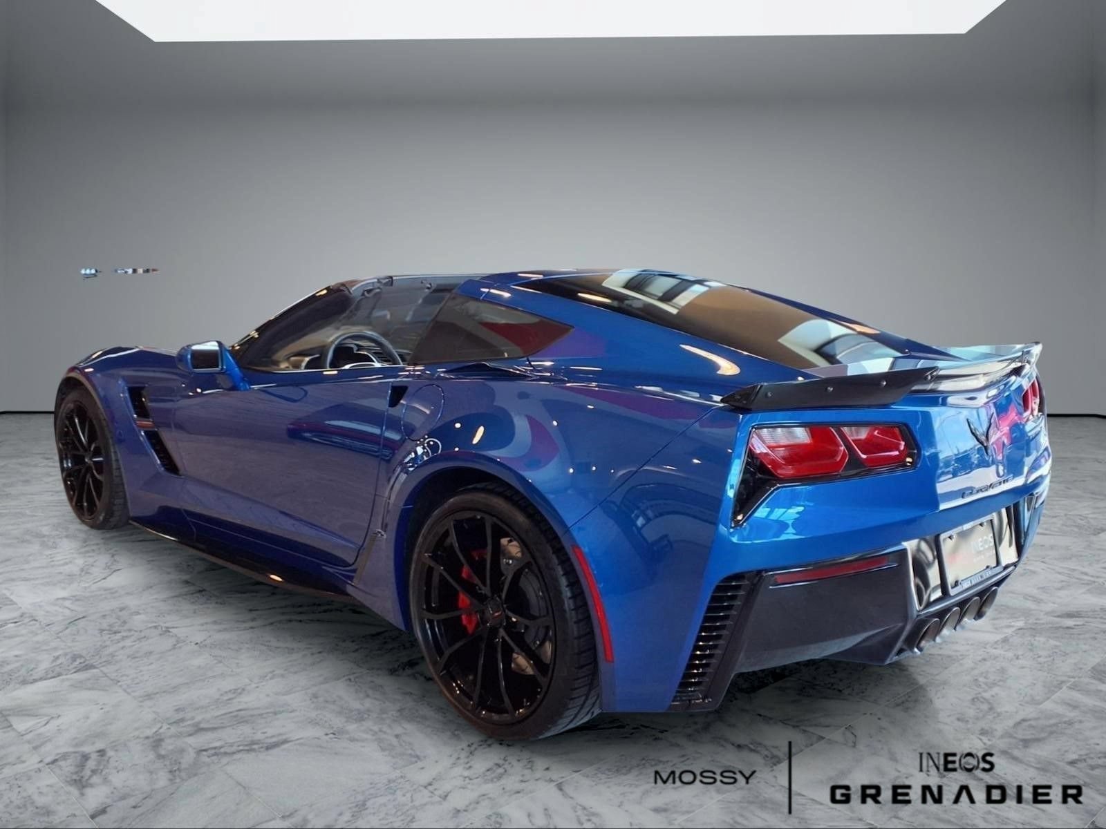Used 2019 Chevrolet Corvette Grand Sport w/ Carbon Flash Badge Package RWD image 2