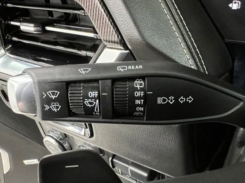 Used 2025 GMC Yukon XL Elevation AWD/4WD image 31