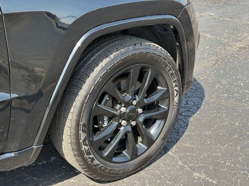 Used 2022 Jeep Grand Cherokee Laredo X image 9