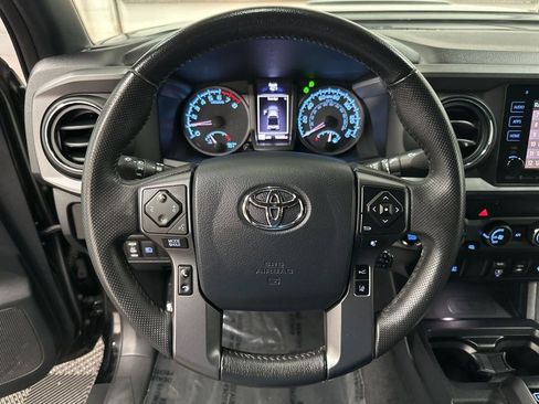 Used 2019 Toyota Tacoma TRD Sport AWD/4WD image 16