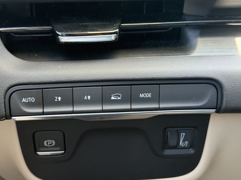 Certified 2023 Cadillac Escalade Premium Luxury AWD/4WD image 28