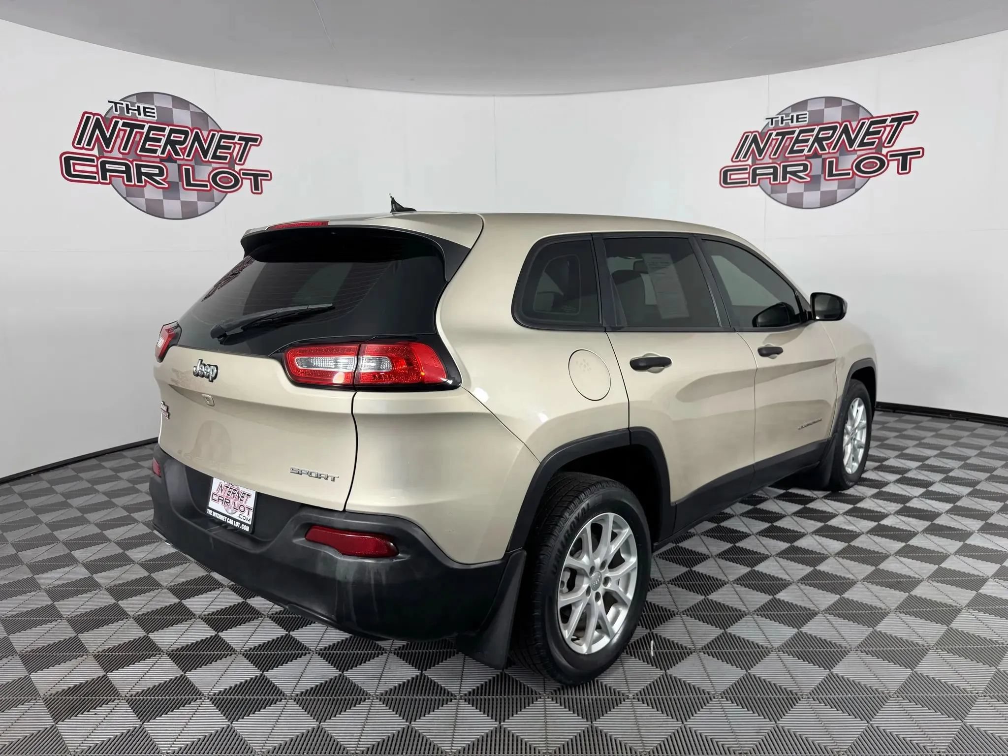 Used 2015 Jeep Cherokee Sport FWD image 7