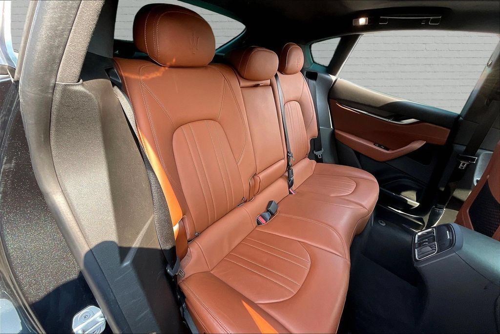 Used 2023 Maserati Levante GT AWD/4WD image 23