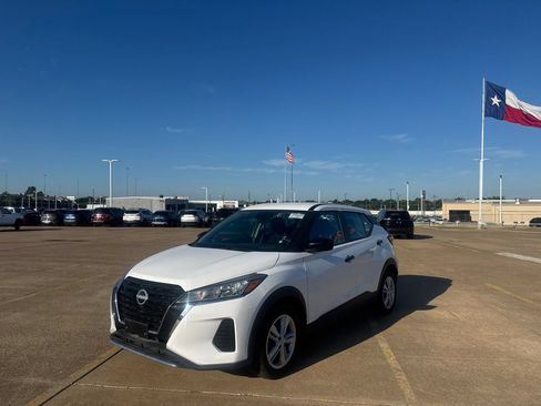 Certified 2023 Nissan Kicks S FWD image 7