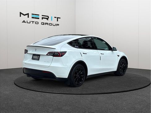 Used 2023 Tesla Model Y Long Range AWD/4WD image 9